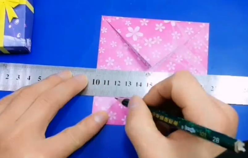 折纸大全:漂亮的收纳盒折纸视频教程
